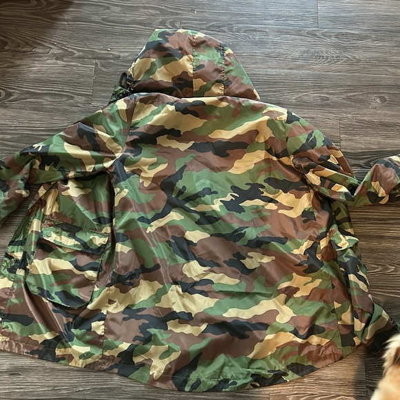 Forever 21 Camo Hooded Jacket - Size Medium - Picture 5 of 5